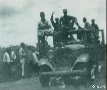 1938年3月31日，129師在邯長(zhǎng)公路的響堂鋪伏擊日軍，這是在戰(zhàn)斗中繳獲的汽車(chē)。