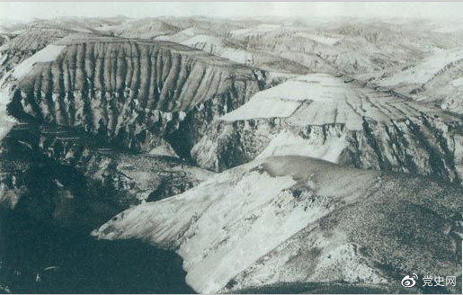 1947年4月14日，西北野戰(zhàn)兵團(tuán)取得了羊馬河戰(zhàn)役的勝利。圖為羊馬河戰(zhàn)役戰(zhàn)場(chǎng)。